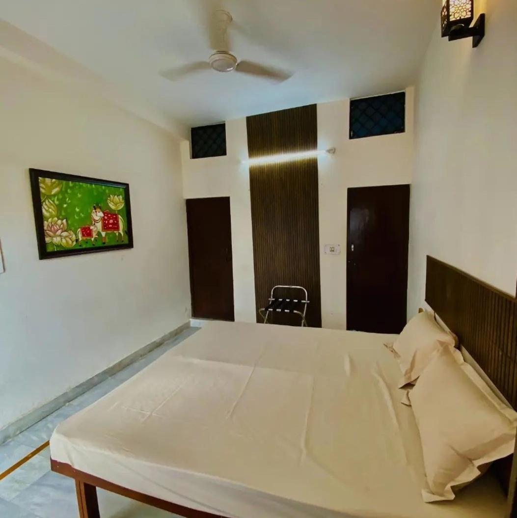 Holy Cow Hotel Rishīkesh Buitenkant foto