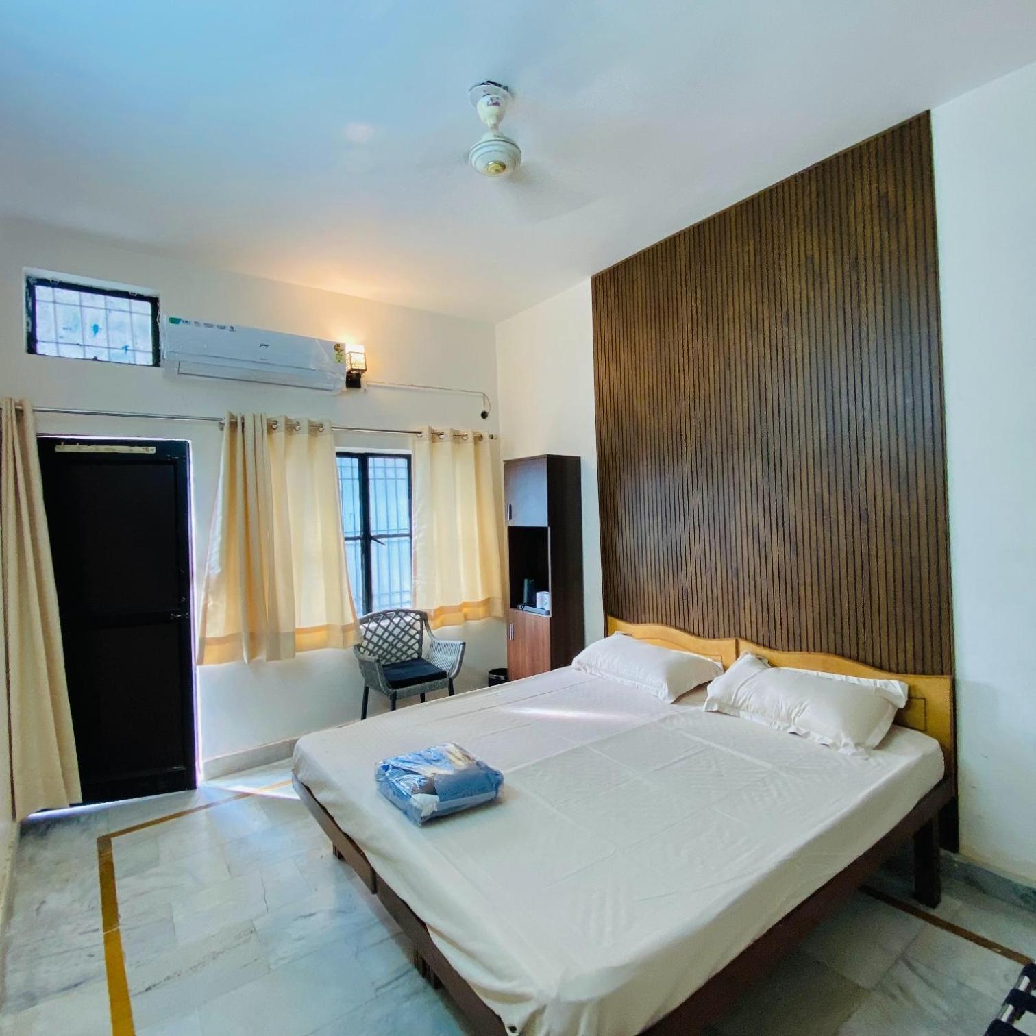 Holy Cow Hotel Rishīkesh Buitenkant foto
